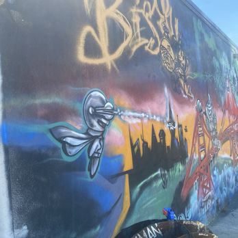 Aliens & Robots At Play - Left side of mural - Public Art Near Me - Oakland, California Aliens & Robots At Play - Left side of mural - Public Art Near Me - Oakland, California