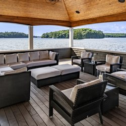 Jayne's Luxury Rentals - The Regency, Lake Joseph
