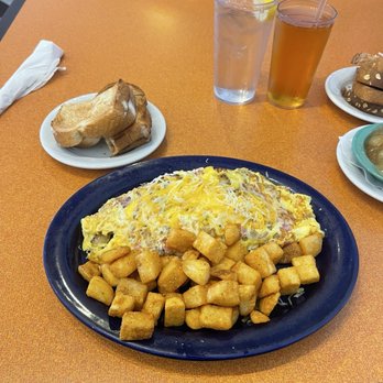 Sunrise Cafe - Meat lovers Omelette, Hash Browns, and White Toast. Apple juice and Water - Breakfast & Brunch Near Me - Virginia Beach, Virginia