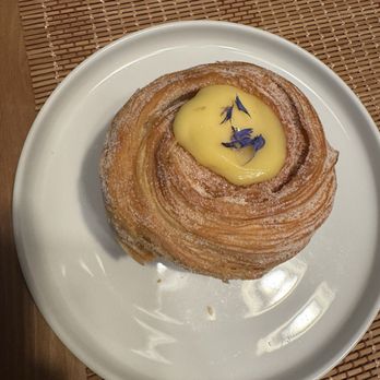 La Kalidad - Blueberry Calamansi Cruffin - Patisserie/Cake Shop Near Me - Newark, California