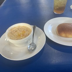 Te'Asha's Kitchen and Grill - Crab Bisque and a roll