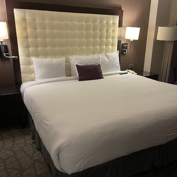 Hotel Lucerna - Nice clean comfy bed - Hotels Near Me - Tijuana, BCN