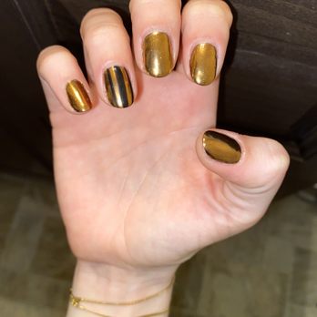 Paradise Nails - gold chrome nails with line accent - Nail Salons Near Me - Santa Rosa, California