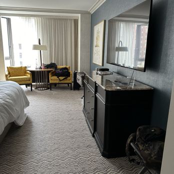 Four Seasons Hotel Boston - Pic of room - Hotels Near Me - Boston, Massachusetts Four Seasons Hotel Boston - Pic of room - Hotels Near Me - Boston, Massachusetts