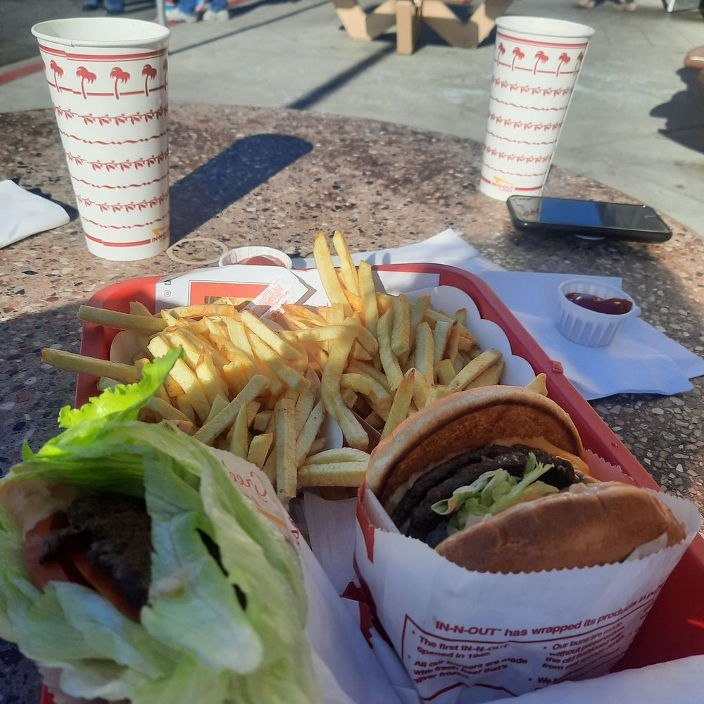 In-N-Out Burger - Outdoors and sunny in December! - Burgers Near Me - Carson City, Nevada In-N-Out Burger - Outdoors and sunny in December! - Burgers Near Me - Carson City, Nevada