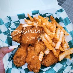 Mell’s Kitchen - chicken wings & fries