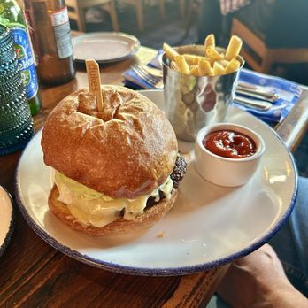 Duke's Seafood - California burger - Seafood Near Me - Seattle, Washington Duke's Seafood - California burger - Seafood Near Me - Seattle, Washington