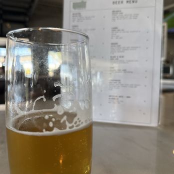 Runabout Brewing - Beer on bar - Brewpubs Near Me - Orlando, Florida