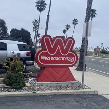 Wienerschnitzel - Outside - Hot Dogs Near Me - Ventura, California