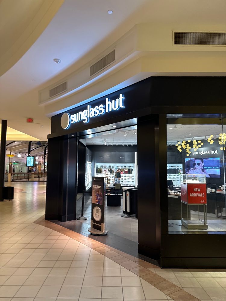 SUNGLASS HUT Updated June 2024 12 Reviews 21100 Dulles Town Cir, Sterling, Virginia