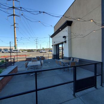 MOD Pizza - Outdoor seating - Fast Food Near Me - Vallejo, California MOD Pizza - Outdoor seating - Fast Food Near Me - Vallejo, California