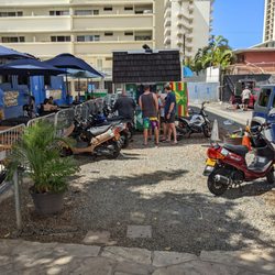 Waikiki Moped and Car Rental - View from the street
