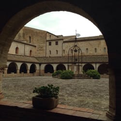 Abbadia di Fiastra - Chiostro