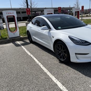 Tesla Supercharger - Springfield - Tesla model 3 dual motor - EV Charging Stations Near Me - Springfield, Virginia