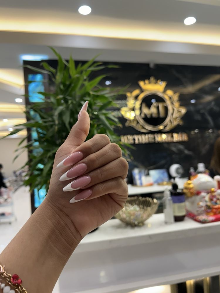 MeTime Nail Bar Logo