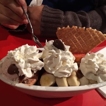 Demetres - Desserts Near Me - Richmond Hill, Ontario