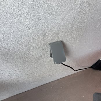 Emergency Response Electric - Exterior GFCI outlet - Electricians Near Me Emergency Response Electric - Exterior GFCI outlet - Electricians Near Me