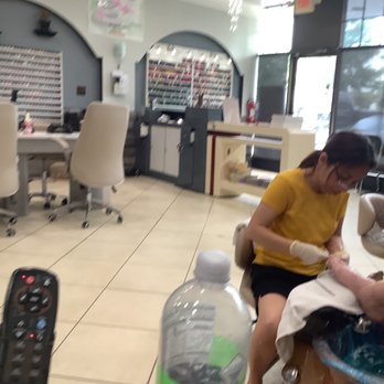 Hannah’s Nails & Spa - Front desk - Nail Salons Near Me - Fredericksburg, Virginia