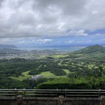 Nuuanu Pali Lookout - Local Flavor Near Me - Kaneohe, Hawaii Nuuanu Pali Lookout - Local Flavor Near Me - Kaneohe, Hawaii