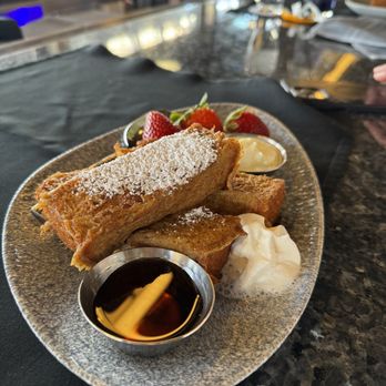 Lamplight Lounge - Kids meal French toast! - New American Near Me - Anaheim, California