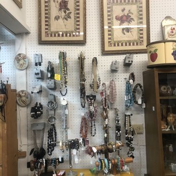 This N That Consigment Shop - Used, Vintage & Consignment Near Me - Bartow, Florida