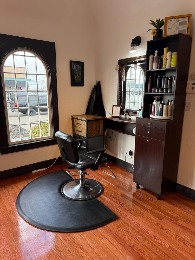 Nurture Salon and Skin Care Studio Logo