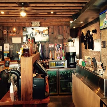 Hart's Saloon - Pizza Near Me - Hebron, Illinois