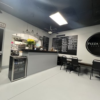 Pizza Co 850 - Where they take your order - Pizza Near Me - Freeport, Florida