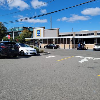 ALDI - Outside - Grocery Near Me - Hackensack, New Jersey