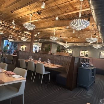Earl’s Landing - Wine Bars Near Me - High Point, North Carolina