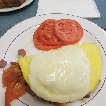 Jamms Restaurant - Spinach ham tomato and 1 single slice of provolone. NO cheese inside. WTF. - Breakfast & Brunch Near Me - Las Vegas, Nevada