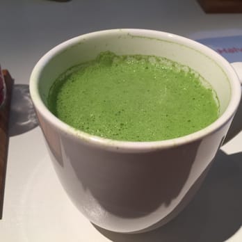 Djuus Copenhagen - Matcha latte med cashewmælk - Breakfast & Brunch Near Me - København Ø, 84 Djuus Copenhagen - Matcha latte med cashewmælk - Breakfast & Brunch Near Me - København Ø, 84