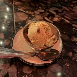DAMNFiNE pizza - Pistachio Ice Cream