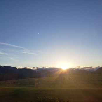 Twisp Terrace Lodge - Sunset during dinner - Bed & Breakfast Near Me - Twisp, Washington