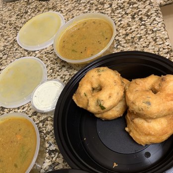 Idly Express - Milpitas - 4 pc medhu vada in 1 vada plate yum - Vegetarian Near Me - Milpitas, California
