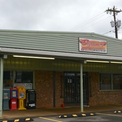 Byrum's Grocery & Grill - Wonder if they are related to the Byrum's that used to be in Steele Creek. If so, great lunch