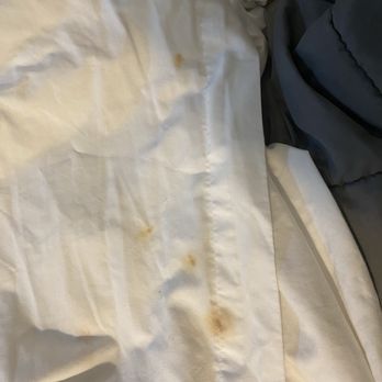 Super Shine Motel - Stains on bed sheets near top of sheet so can't put up near your neck when you sleep - Hotels Near Me - Wilmington, Illinois