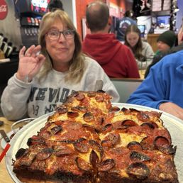 Pepperoni pizza (sicilian) Pepperoni pizza (sicilian)
