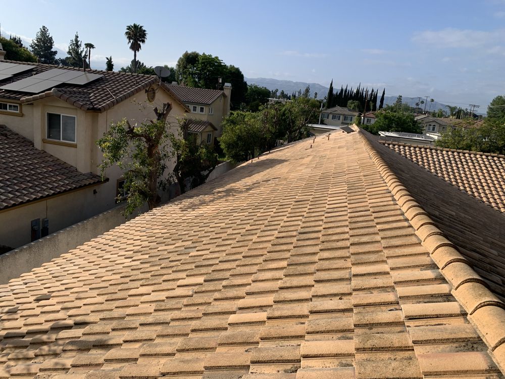Slide of Fonseca’s Roofing