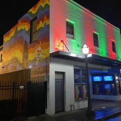 B-Bob's - Curb appeal // Tis the season
