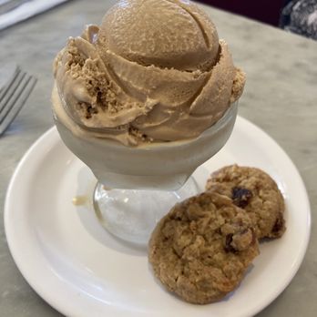 Fenton's Creamery - Single scoop of coffee ice cream. - Ice Cream & Frozen Yogurt Near Me - Vacaville, California