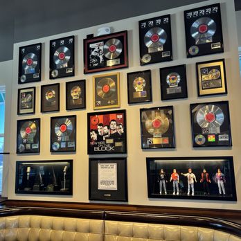 Wahlburgers - Burgers Near Me - St. Charles, Illinois