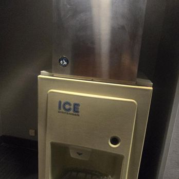 Hampton Inn Muskogee - Outdated ice machine - Hotels Near Me - Muskogee, Oklahoma