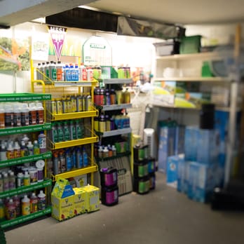 ULLa Köln - Zur Pflanzenzucht gehört auch Dünger. Ein Blick in unseren Verkaufsraum zeigt die Vielfalt... - Nurseries & Gardening Near Me - Cologne, NW ULLa Köln - Zur Pflanzenzucht gehört auch Dünger. Ein Blick in unseren Verkaufsraum zeigt die Vielfalt... - Nurseries & Gardening Near Me - Cologne, NW