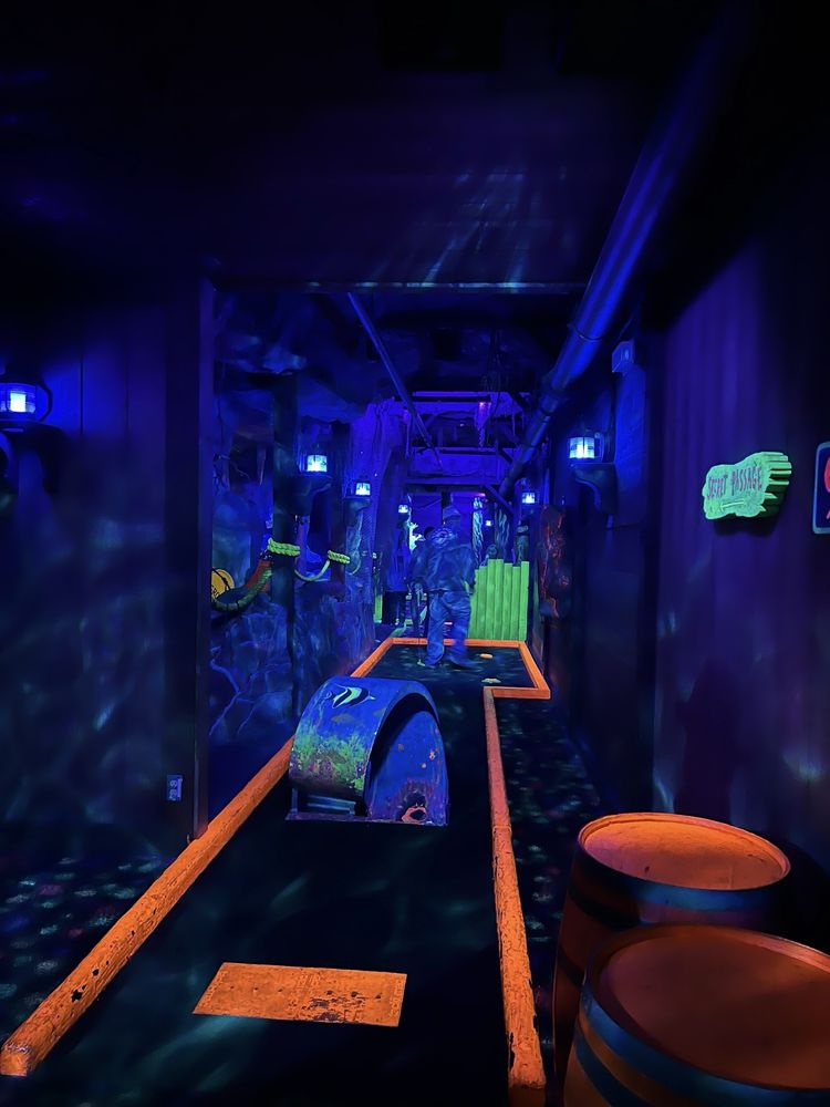 Buccaneer Bay Mini Golf Logo