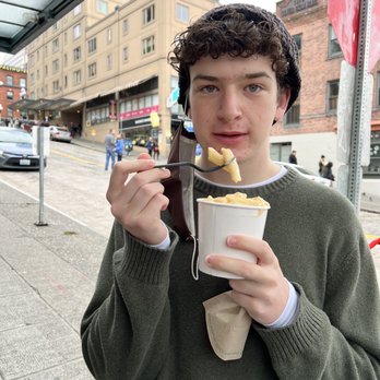 Beecher's Handmade Cheese - Riley eating World's Best Mac and Cheese Large - Cheese Shops Near Me - Seattle, Washington Beecher's Handmade Cheese - Riley eating World's Best Mac and Cheese Large - Cheese Shops Near Me - Seattle, Washington