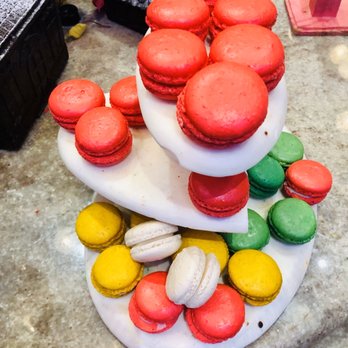 Pasteles - Macarons - Desserts Near Me - Cancún, AGU