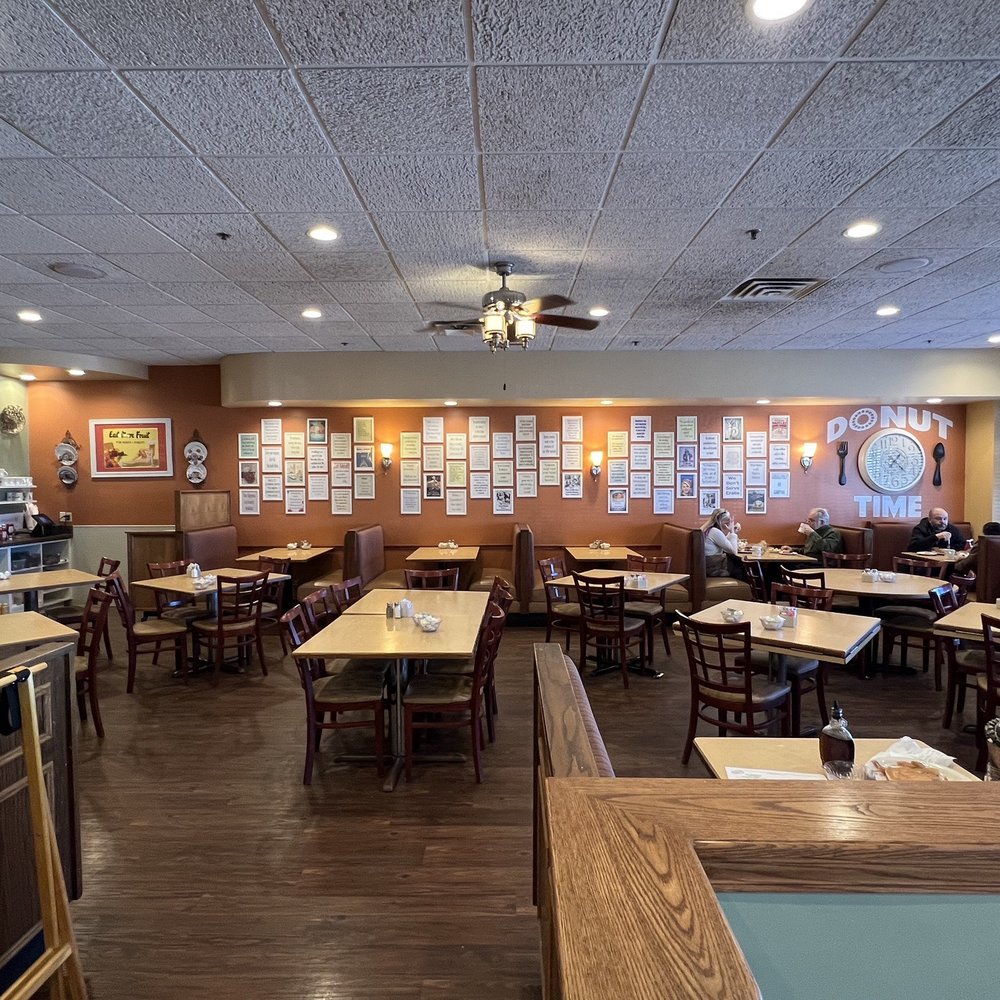 Juicy-O - Interior dining room - Juice Bars & Smoothies Near Me - Downers Grove, Illinois Juicy-O - Interior dining room - Juice Bars & Smoothies Near Me - Downers Grove, Illinois