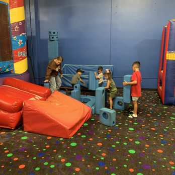 Pump It Up - Building and jumpy house - Kids Activities Near Me - Union City, California