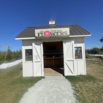 Tuttle Orchards - Fruits & Veggies Near Me - Greenfield, Indiana